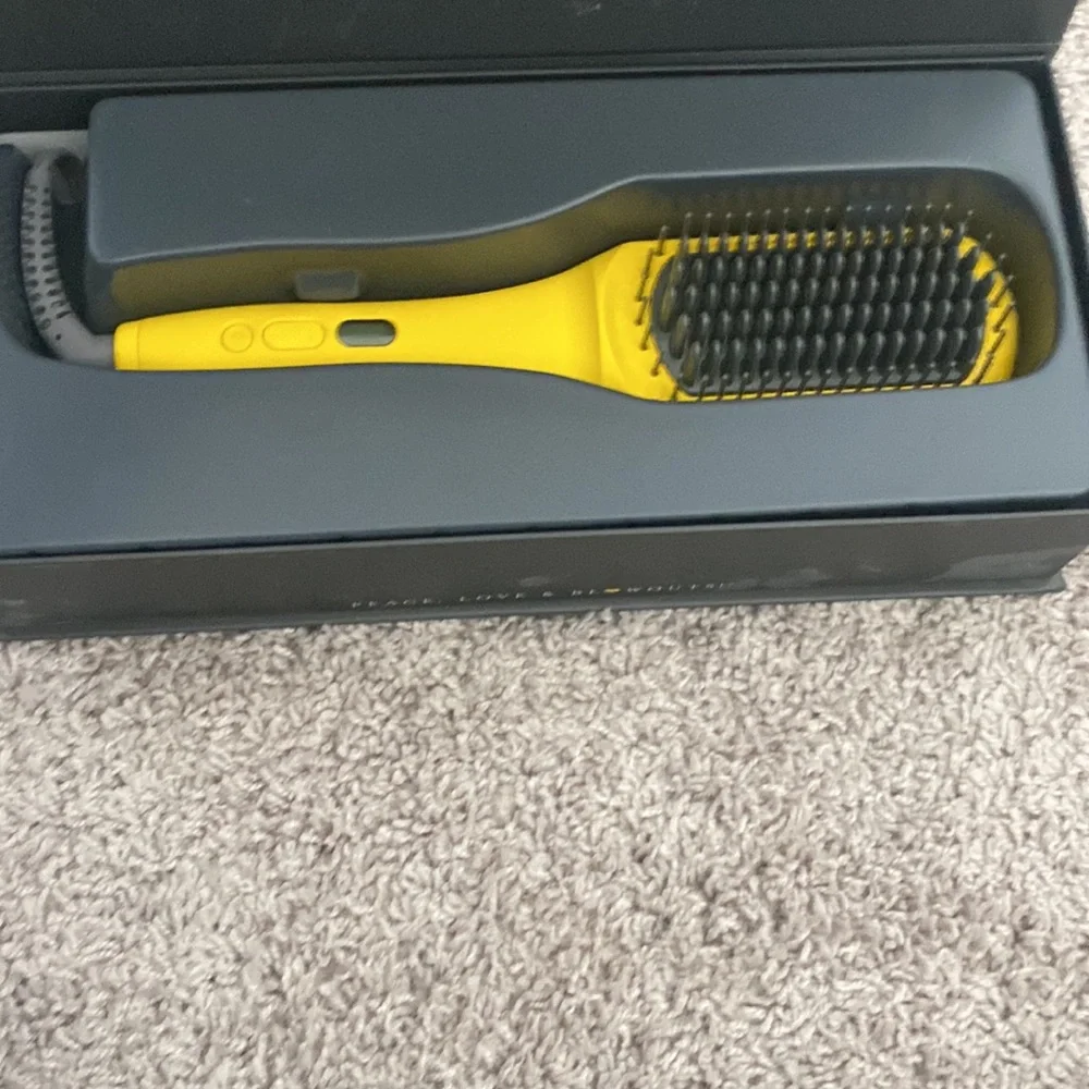 Drybar Brush Crush Heated Straightening Brush